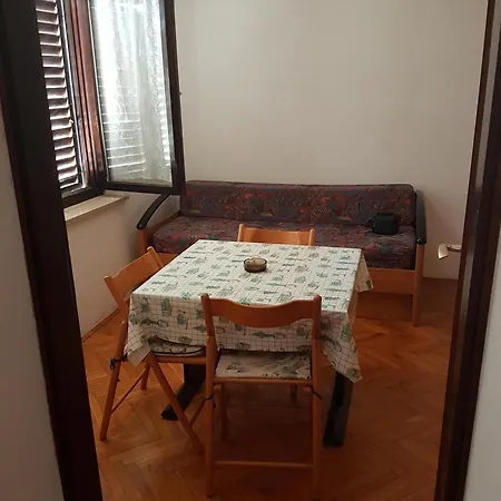 Attraktiver Standort * Μεντουλίν